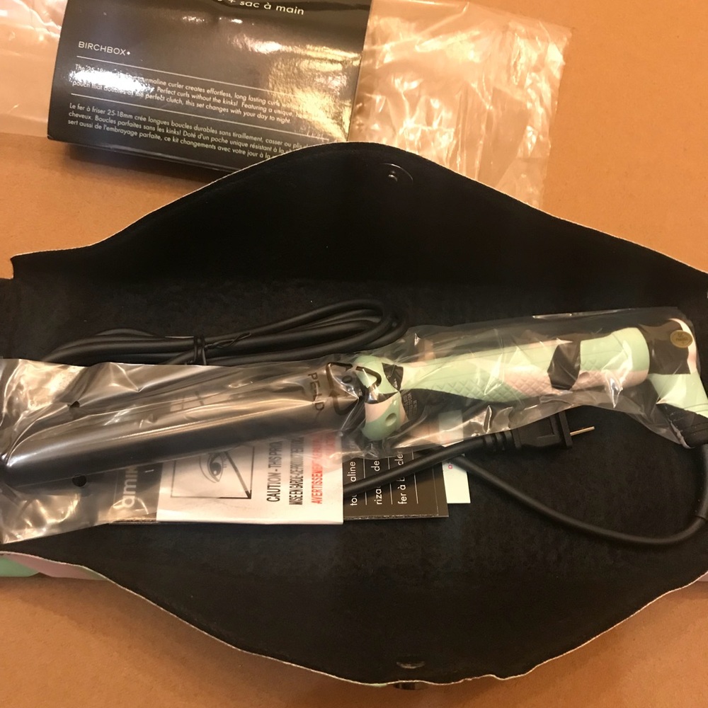Clipless curler